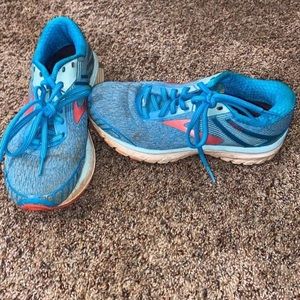 Brooks Tennis Shoes Size 6.5